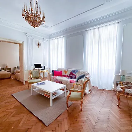 Artist's House Loretanska 아파트 *